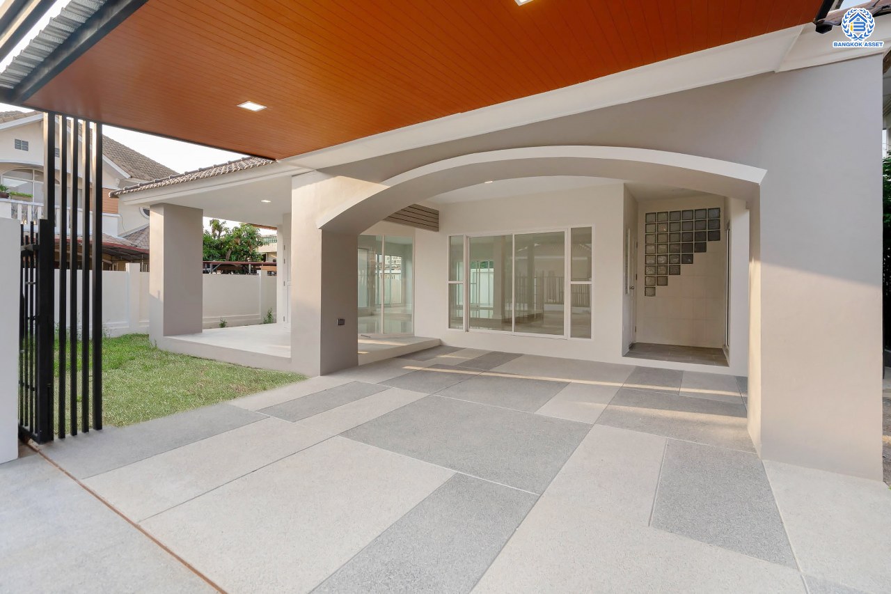 บ้านมือสองตกแต่งใหม่ โครงการ รัชชา2 บางใหญ่ เนื้อที่ 60 ตร.ว. ฟังก์ชัน 3 ห้องนอน 3 ห้องน้ำ 1 ห้องอเนกประสงค์ จอดรถได้ 2 คัน บนทำเลใกล้ถนนใหญ่เพียง 100 เมตร เชื่อมต่อถ.กาญจนาภิเษก ใกล้เซ็นทรัลเวสต์เกต ทางด่วน "ศรีรัช" และรถไฟฟ้าสายสีม่วง "สถานีสามแยกบางใหญ่"